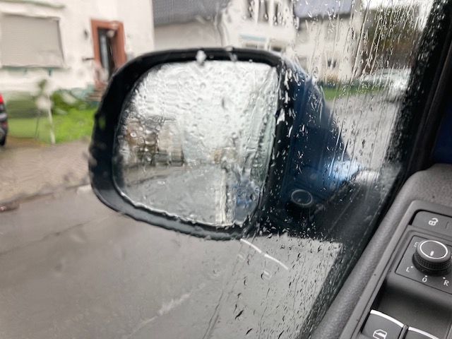 regen im april im auto